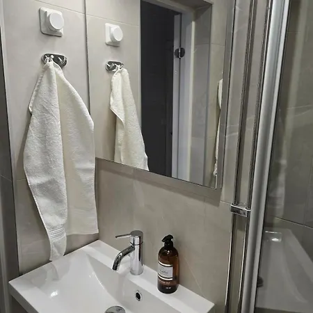 A Beautiful Renovated Floor In Center *