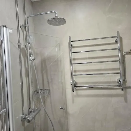 A Beautiful Renovated Floor In Center Оулу