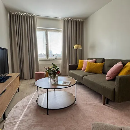 A Beautiful Renovated Floor In Center Апартаменты *