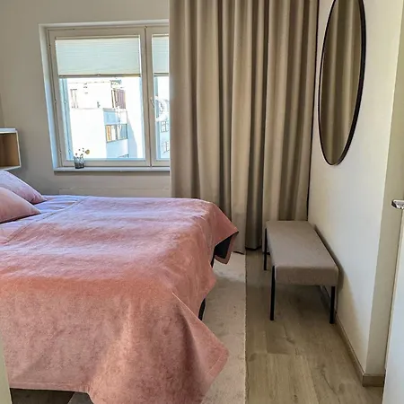 A Beautiful Renovated Floor In Center *