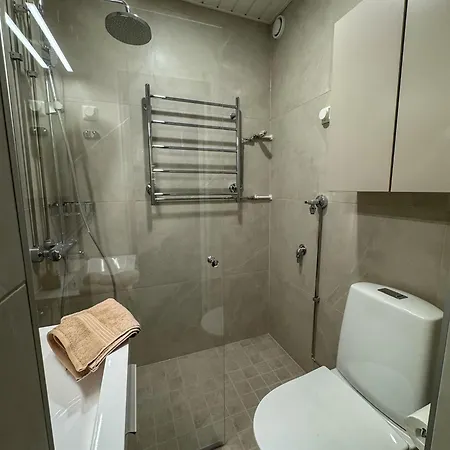 A Beautiful Renovated Floor In Center Оулу