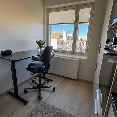 A Beautiful Renovated Floor In Center *