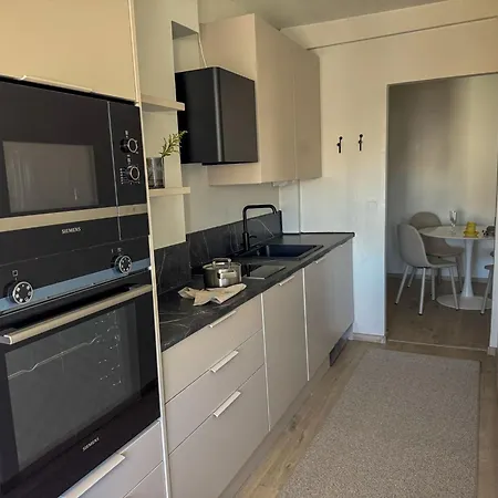 A Beautiful Renovated Floor In Center Оулу